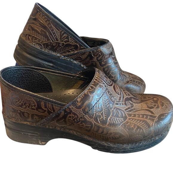 Dansko Embossed Leather Clogs Womens 42 Professional Comfort Boho Workwear Nurse - Picture 1 of 11